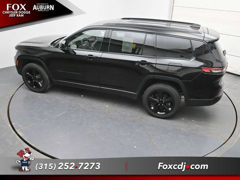 Used 2023 Jeep Grand Cherokee L Laredo image 28
