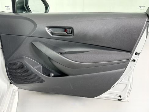 Used 2025 Toyota Corolla LE image 30
