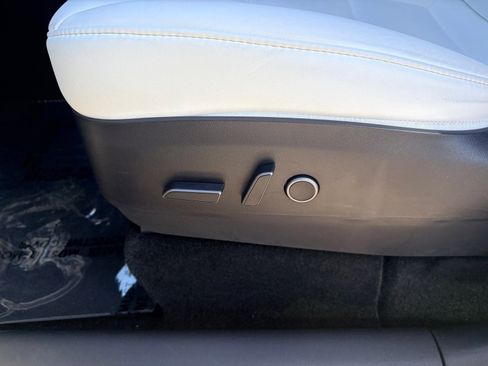 Used 2023 Tesla Model Y Performance image 21