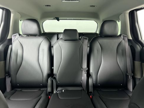New 2026 Kia Carnival EX FWD image 32
