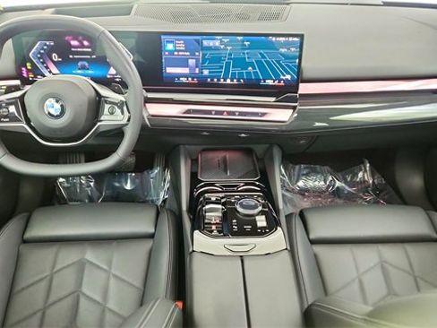 Used 2025 BMW 540i xDrive image 90