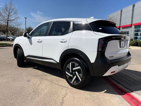 Used 2025 Nissan Kicks SV image 8