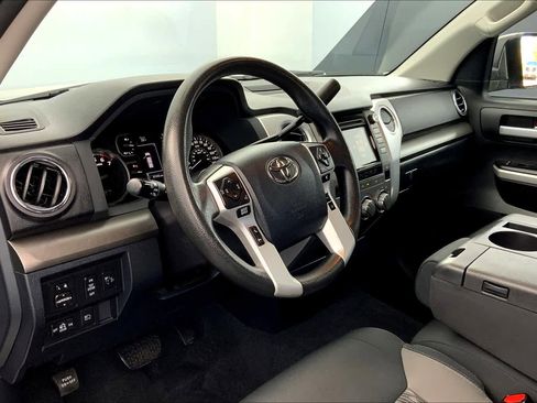 Used 2019 Toyota Tundra SR5 AWD/4WD image 17