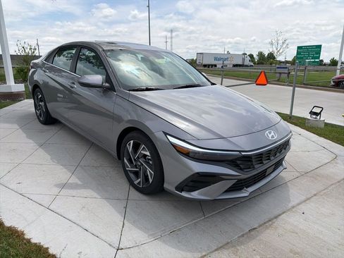 New 2026 Hyundai Elantra Limited FWD image 7