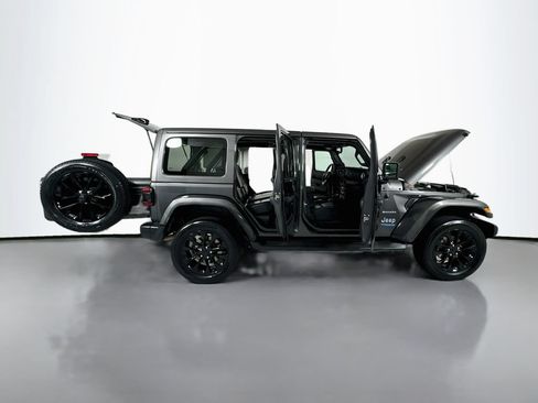 Used 2021 Jeep Wrangler Unlimited Sahara w/ Cold Weather Group AWD/4WD image 27
