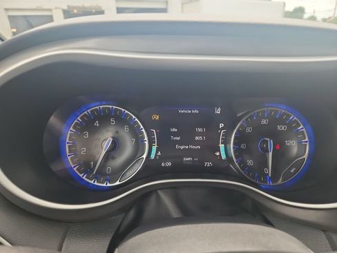 Used 2025 Chrysler Pacifica Select FWD image 15