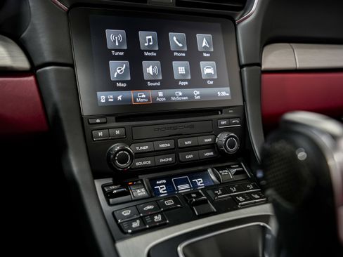 Used 2018 Porsche 911 Carrera GTS image 14