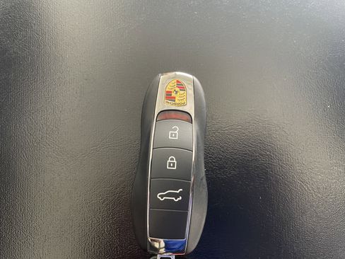 Used 2025 Porsche Macan image 25