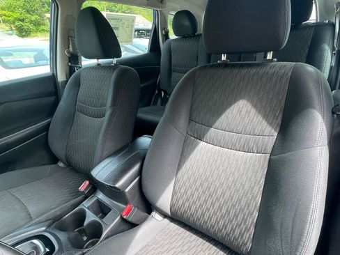 Used 2018 Nissan Rogue S AWD/4WD image 16