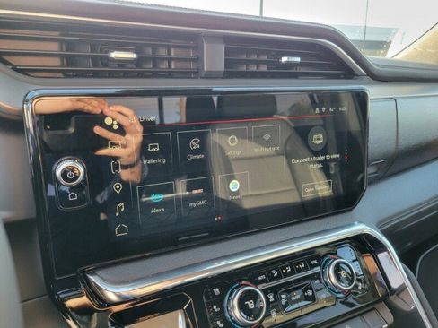 Used 2025 GMC Sierra 1500 Denali w/ Technology Package image 21