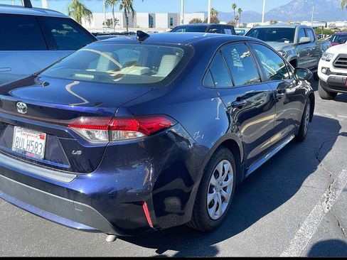 Used 2021 Toyota Corolla LE image 2