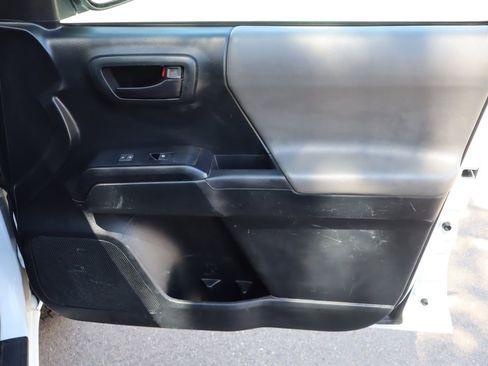 Used 2016 Toyota Tacoma SR AWD/4WD image 21