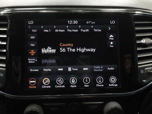 Used 2020 Jeep Grand Cherokee Altitude image 3