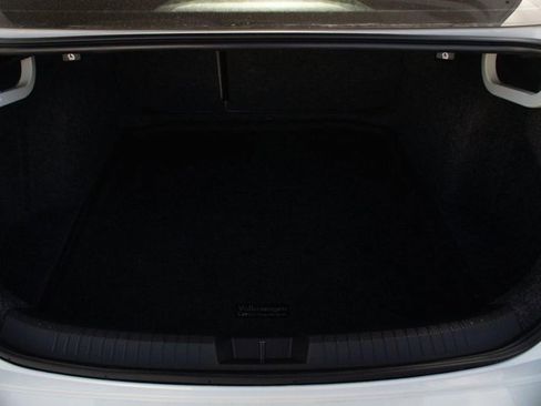 Used 2023 Volkswagen Jetta SE w/ Panoramic Sunroof Package image 17