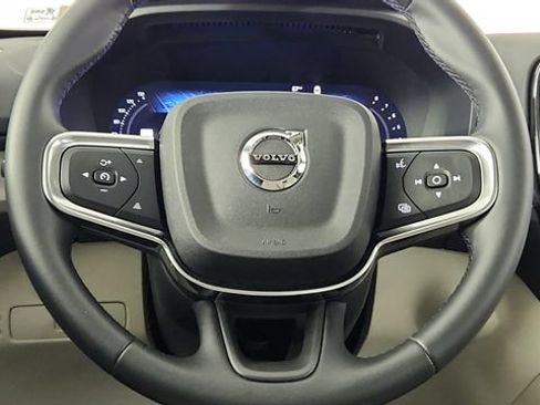 Certified 2026 Volvo XC40 B5 Plus w/ Protection Package Premier AWD/4WD image 40