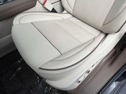 Used 2025 GMC Yukon Denali w/ Advanced Technology Package RWD image 23