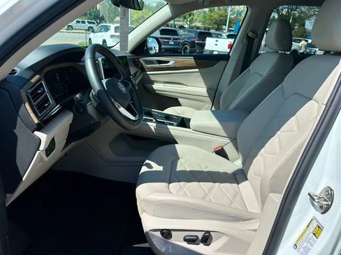 Used 2024 Volkswagen Atlas SE FWD image 12