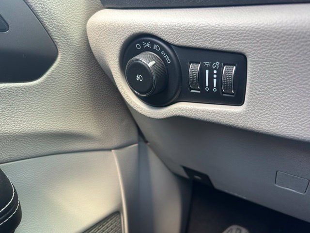 Used 2022 Chrysler Pacifica Touring-L FWD image 22