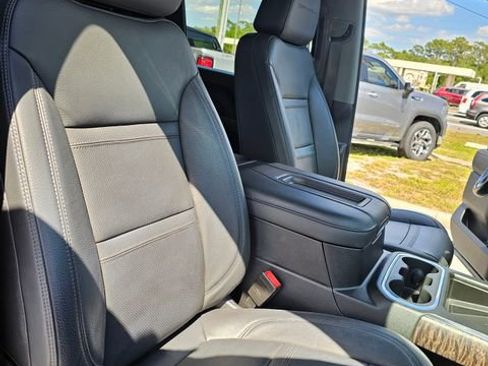 Used 2022 GMC Sierra 2500 Denali w/ Denali Black Diamond Edition AWD/4WD image 26