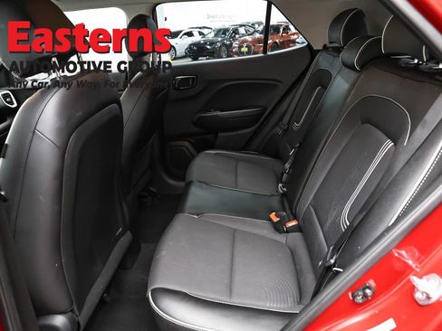 Used 2023 Hyundai Venue Limited FWD image 22