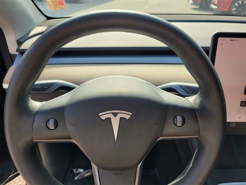 Used 2022 Tesla Model Y Performance image 28