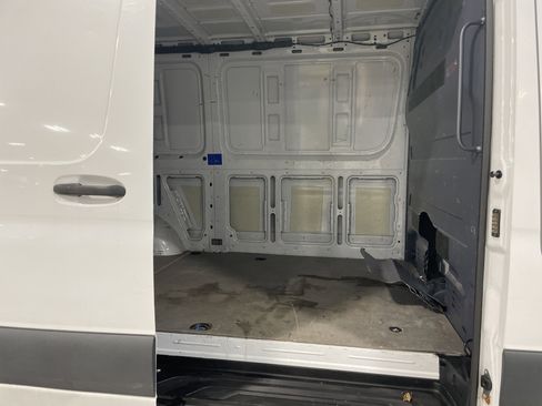 Used 2019 Mercedes-Benz Sprinter 144 image 16