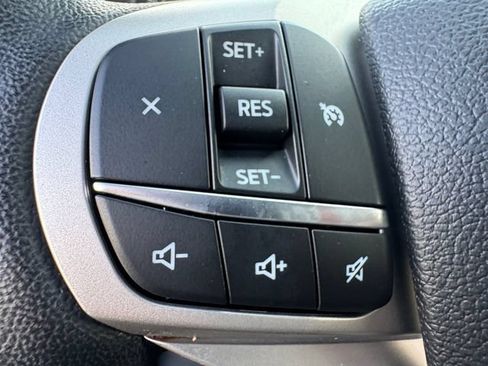 Used 2023 Ford Explorer XLT RWD image 7