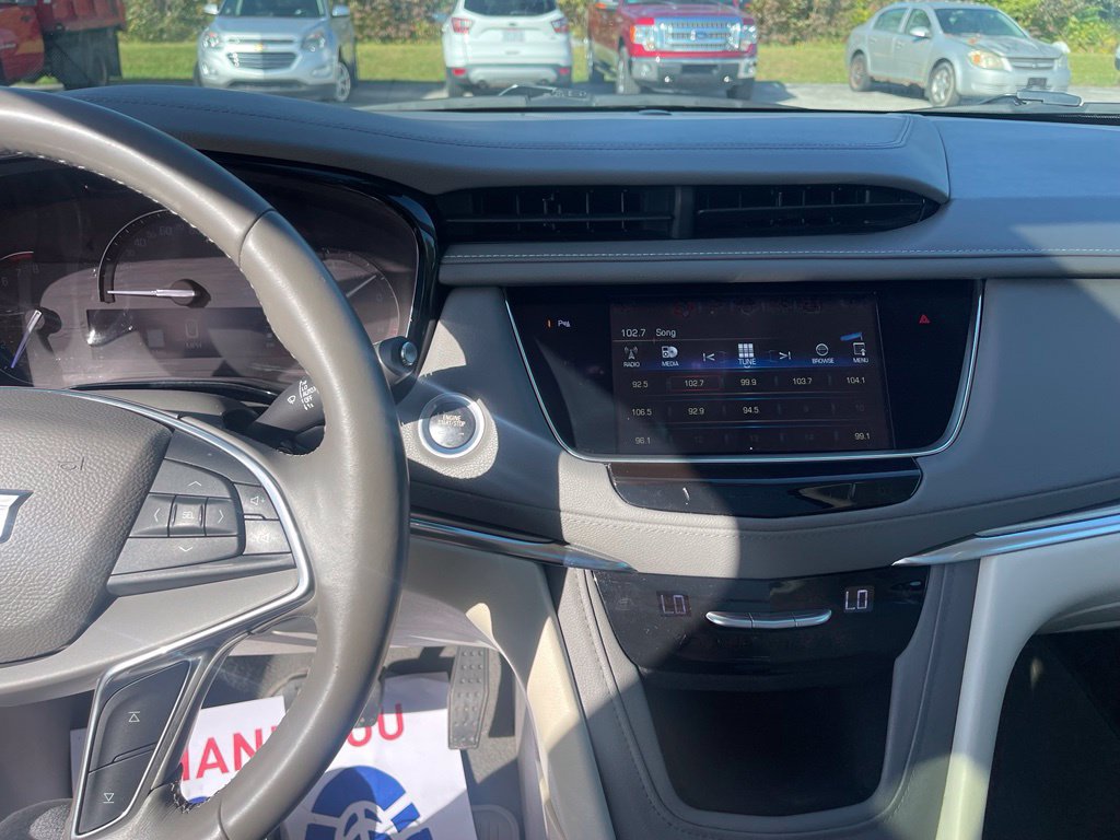 Used 2017 Cadillac XT5 Luxury w/ Driver Awareness Package FWD image 11