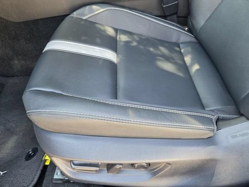 Used 2025 Toyota Camry SE w/ Convenience Package FWD image 21