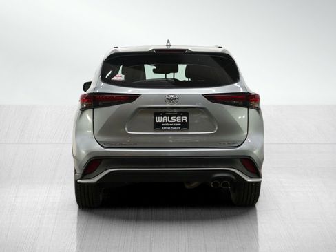 Used 2025 Toyota Highlander XSE image 4