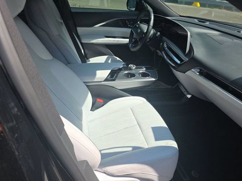 Used 2024 Cadillac Lyriq Luxury RWD image 5