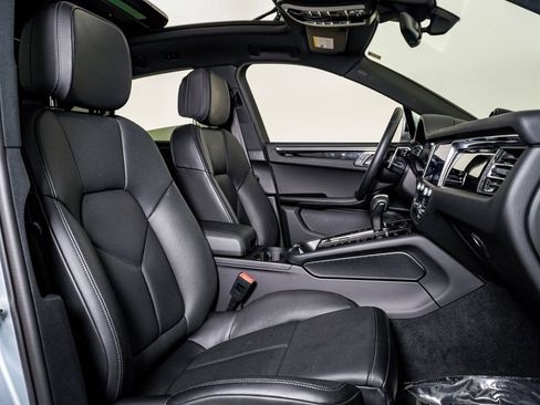 Certified 2025 Porsche Macan w/ Premium Package Plus AWD/4WD image 15