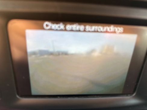 Used 2018 Jeep Cherokee Latitude w/ Cold Weather Group image 16