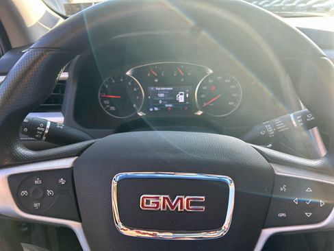 Used 2023 GMC Acadia SLE w/ Driver Convenience Package image 7