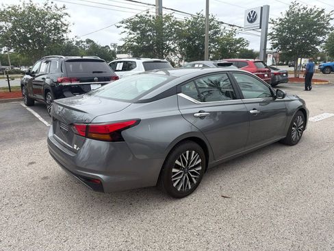 Used 2023 Nissan Altima 2.5 SV FWD image 15