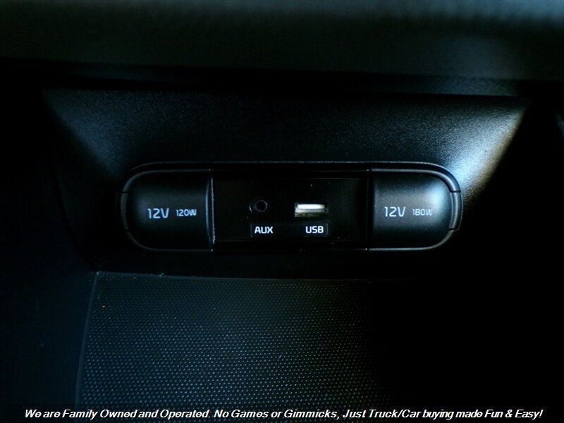 Used 2017 Kia Soul + FWD image 38