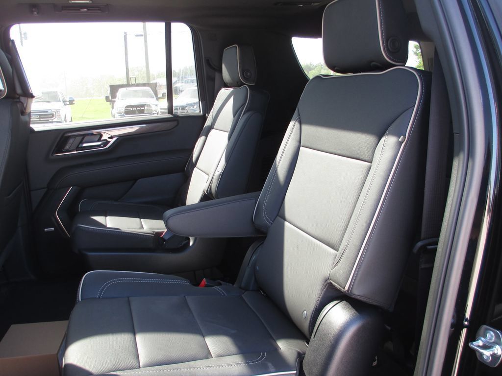 New 2026 GMC Yukon XL Elevation w/ Elevation Premium Package AWD/4WD image 13