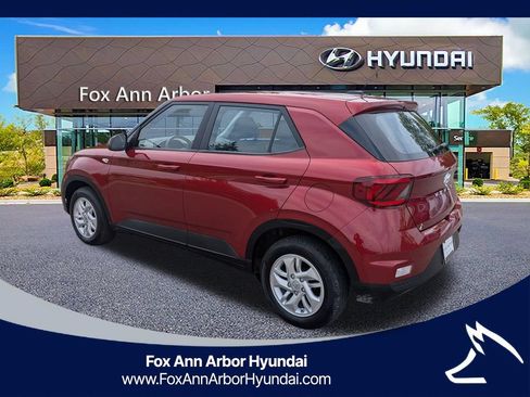 Certified 2024 Hyundai Venue SE FWD image 3