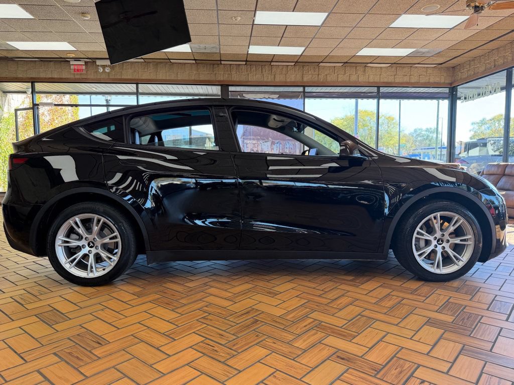 Used 2022 Tesla Model Y Long Range AWD/4WD image 8