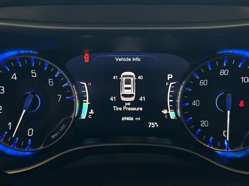 Used 2022 Chrysler Pacifica Touring-L FWD image 32