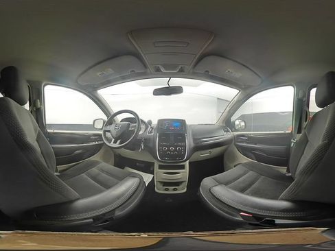 Used 2018 Dodge Grand Caravan SE w/ UConnect Hands-Free Group FWD image 13