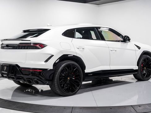 Used 2025 Lamborghini Urus SE image 3