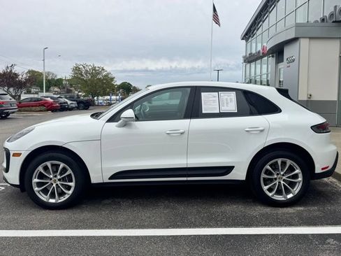 Used 2025 Porsche Macan AWD/4WD image 4