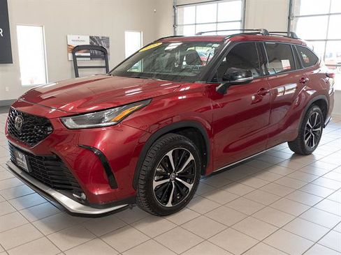 Used 2022 Toyota Highlander XSE AWD/4WD image 5