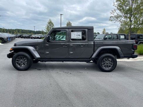 New 2025 Jeep Gladiator Sport image 37