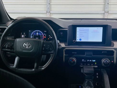 Used 2025 Toyota Tacoma SR5 AWD/4WD image 18