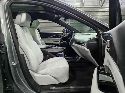 Used 2024 Cadillac Lyriq Sport image 15