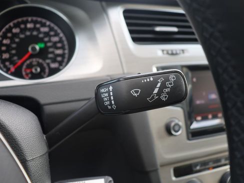 Used 2015 Volkswagen Golf 4-Door image 31