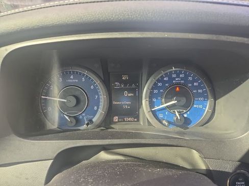 Used 2017 Toyota Sienna XLE image 9
