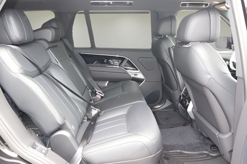 New 2026 Land Rover Range Rover Long Wheelbase SE AWD/4WD image 16
